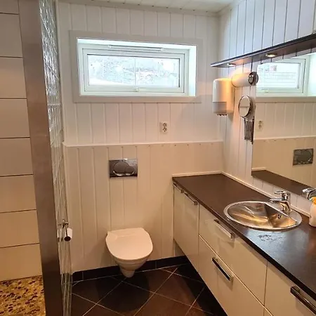Cheerful 4-bedroom With Fireplace, 1,5km From Flam Center 別荘 *