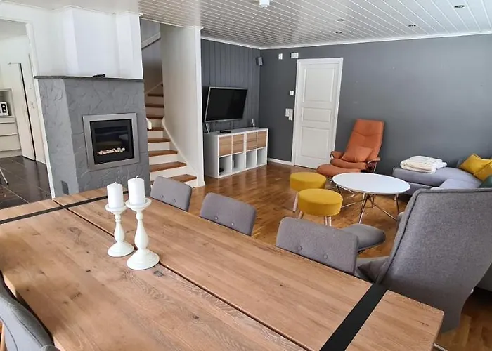 別荘 Cheerful 4-bedroom With Fireplace, 1,5km From Flam Center アウルラン