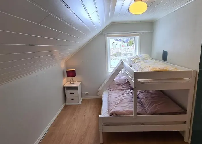 別荘 Cheerful 4-bedroom With Fireplace, 1,5km From Flam Center アウルラン