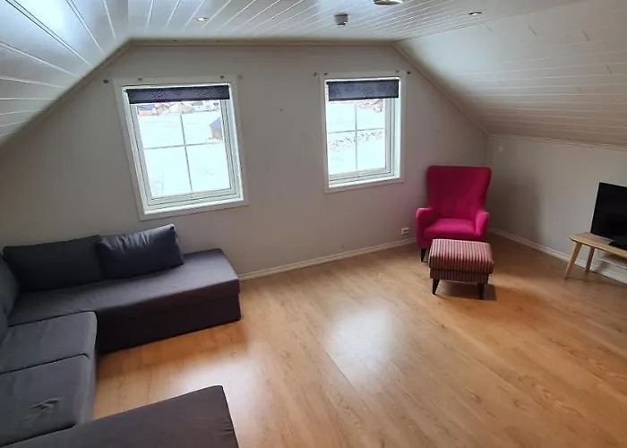 Cheerful 4-bedroom With Fireplace, 1,5km From Flam Center 別荘 アウルラン