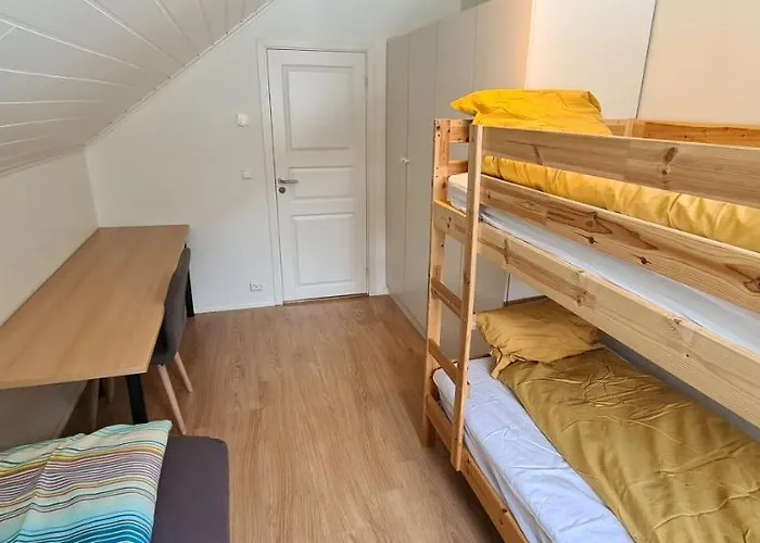 Cheerful 4-bedroom With Fireplace, 1,5km From Flam Center 別荘 アウルラン